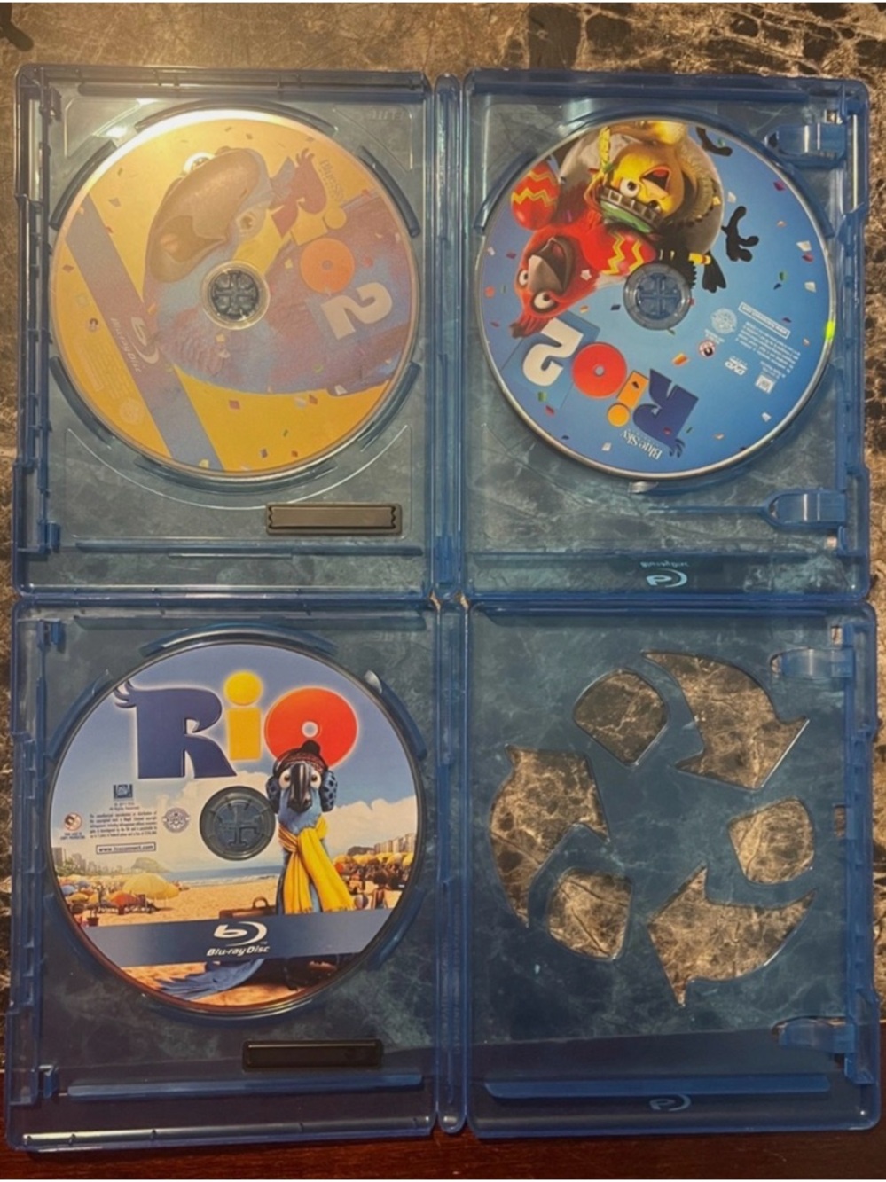 Rio and Rio 2 LOT Anne Hathaway, Jamie Foxx 2 Disc BluRAY + DVD Combo